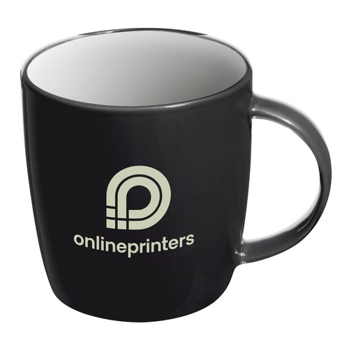 Mug en céramique noire avec anse.