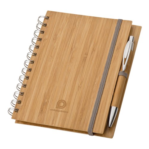 Carnet en bois clair avec reliure spirale et élastique.