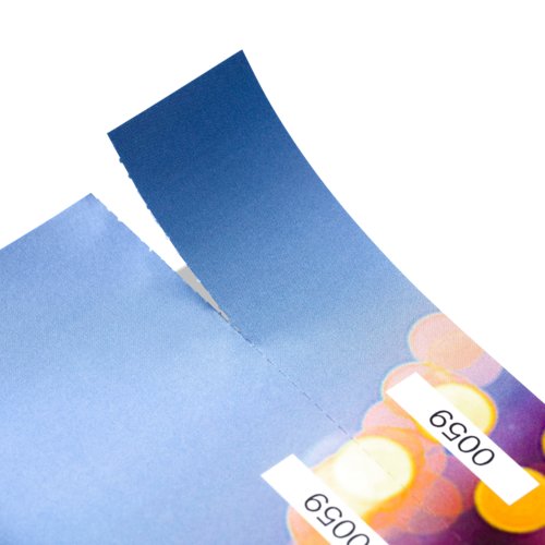 Tickets en papier avec perforation.