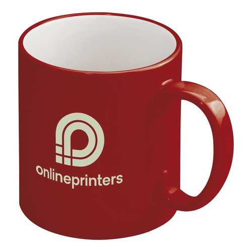 Tasse rouge en céramique avec anse.