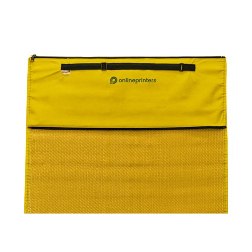 Tapis de plage jaune en tissu avec sangle de transport.