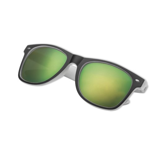 Lunettes de soleil noires avec verres colors.