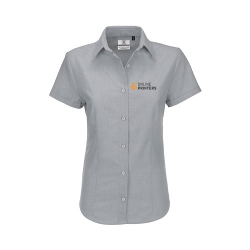 Blouse Oxford gris clair pour femme avec manches courtes.