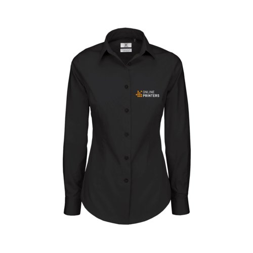 Blouse noire en tissu avec manches longues et patte boutonne.