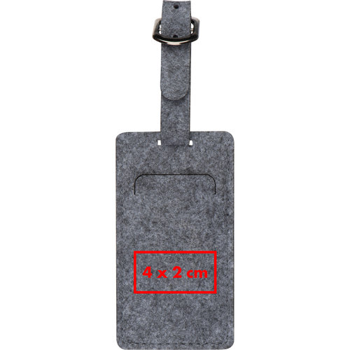 Étiquette de bagage en feutre gris avec boucle en métal et fente.