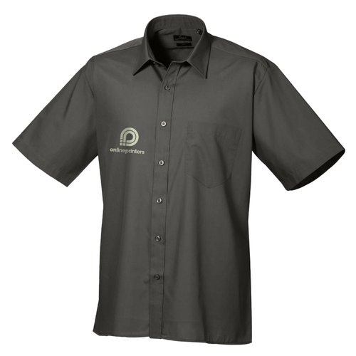 Chemise  manches courtes en popeline grise pour homme avec patte boutonne et poche poitrine.