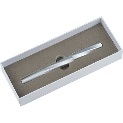 Stylo roller en laiton avec capuchon.