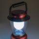 Lanterne LED de camping rouge avec support et poigne de transport.