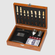 Set de jeux avec flasque, jeux de cartes et chec Mansfield
