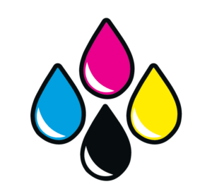 Quatre gouttes d’encre stylisées en cyan, magenta, jaune et noir forment un motif en forme de larme sur un fond blanc, rappelant une expérience de visite-atelier-de-production-offset.