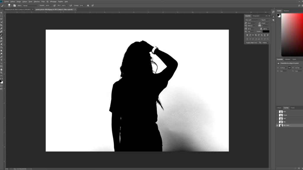 Silhouette d'une personne aux cheveux longs, debout sur un fond blanc, la tête portée d'une main. La photo est présentée dans une interface de retouche photo, idéale pour apprendre à détourer une chevelure avec précision et brio.