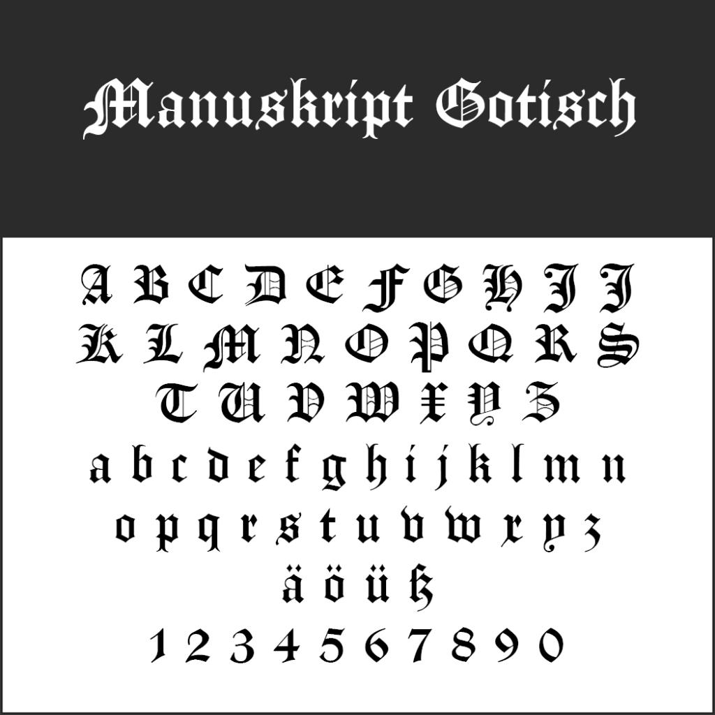 Police de caractères gothique intitulée Manuskript Gotisch. L'alphabet est représenté en majuscules et en minuscules, avec les caractères spéciaux (ä, ö, ü, ß) et les chiffres de 0 à 9. Le design présente un style classique et ornemental, typique de l'écriture gothique.