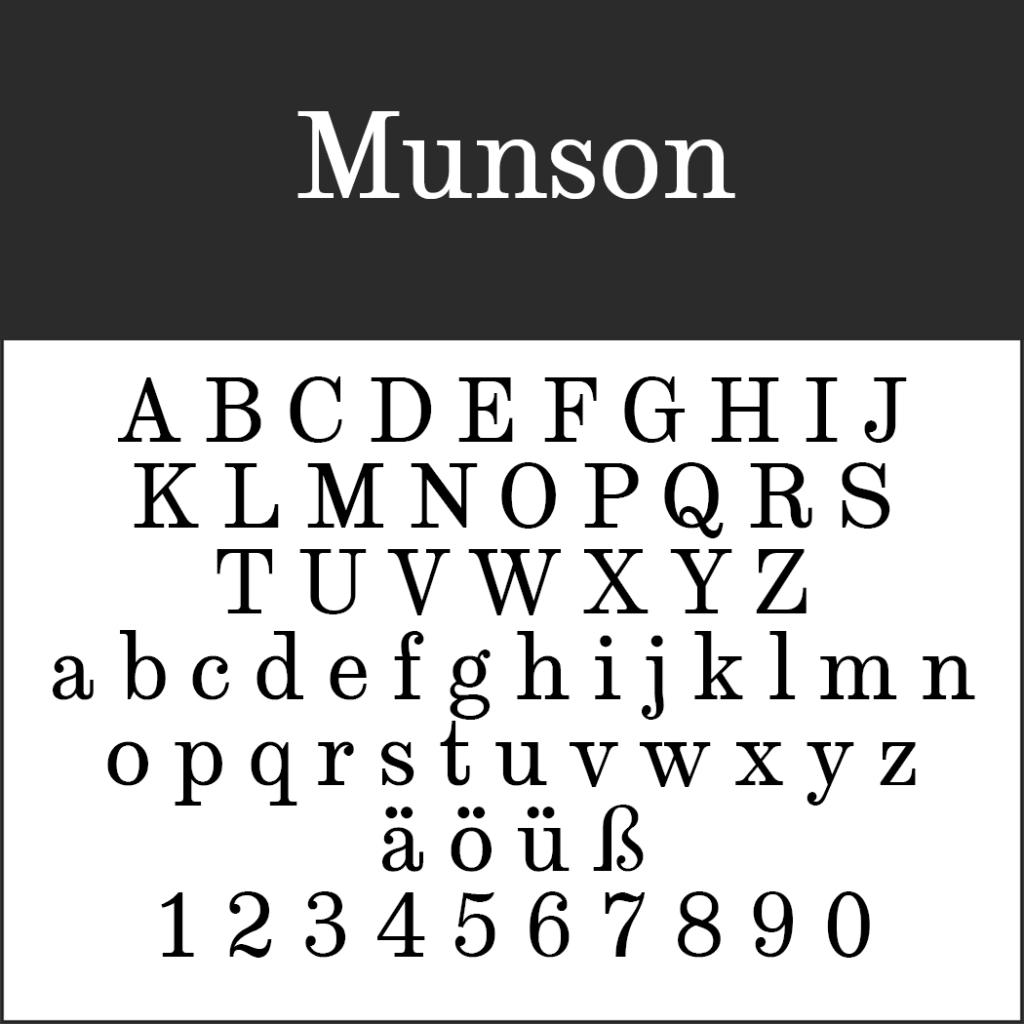 Un spécimen de la police Munson, un hommage aux alte Schriftarten, présente l'alphabet en majuscules et en minuscules, ainsi que les chiffres de 0 à 9. Les caractères supplémentaires incluent ä, ö, ü et ß.