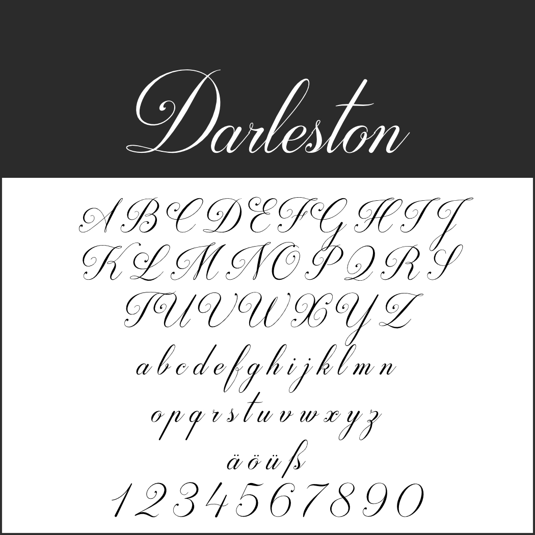 Police cursive élégante nommée « Darleston » présentée dans un style calligraphique. Les lettres majuscules et minuscules, les caractères spéciaux (ä, ö, ü) et les chiffres de 0 à 9 sont présentés dans une écriture fluide et décorative sur un fond blanc immaculé.