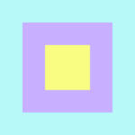 Une composition centrée comportant un carré jaune à l'intérieur d'un carré violet, tous deux sur un fond bleu clair.
